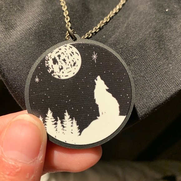 2/$10 Howling wolf/full moon necklace - Picture 2 of 3